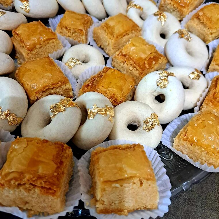 Assortiment de batbouts et de fricassés